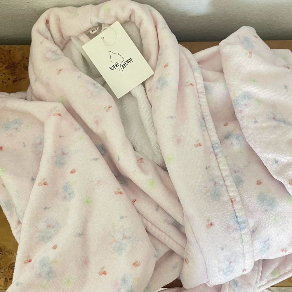 NWT Djerf Avenue Summer Island Robe